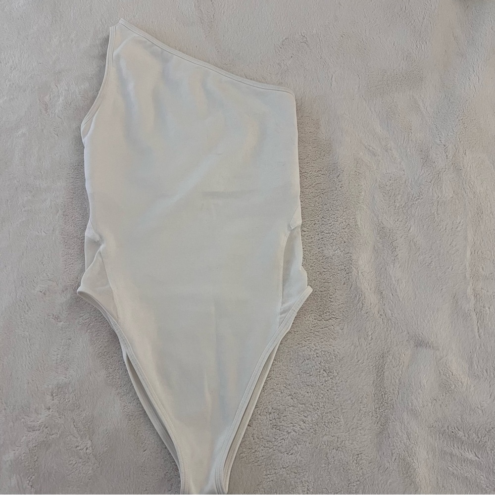 WHITE NIKE ONE SHOULDER BODYSUIT